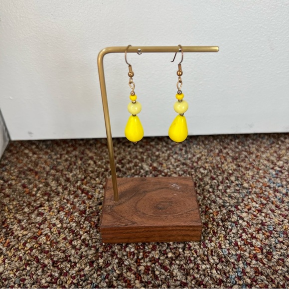 Glass yellow dangle drop beaded earrings gold tone dainty simple bright neon - Picture 1 of 3